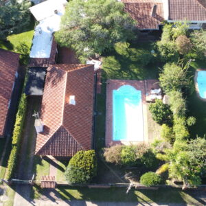 Casa con Piscina a la Venta en el Centro de La Floresta Sur || 5 dorm Playa 848m2 terreno