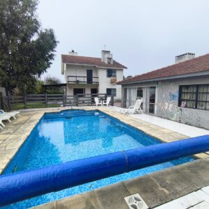 Casa con Piscina Climatizada y BBQ Alquiler Temporada 2027 en Parque del Plata Sur || 4 dorm 3 baños